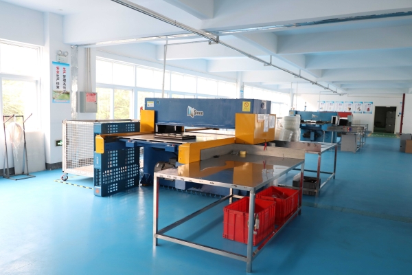 吸塑包(bao)裝生産車(che)間