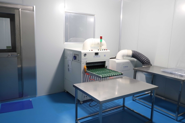 吸(xī)塑包裝生産車間(jian)