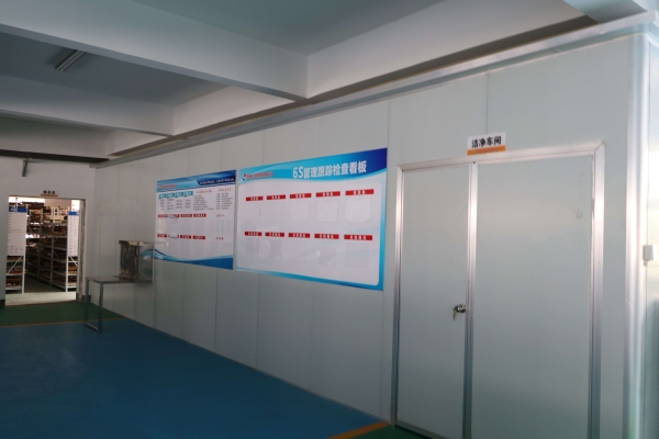 吸塑包(bao)裝生産車(che)間